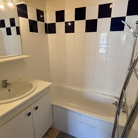 T2 Avec Piscine A Bourg, Proche Plages Du Et Ocean, 4 Pers, Centre-ville - Fr-1-319-454