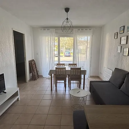 Apartmán T2 Avec Piscine A Bourg, Proche Plages Du Et Ocean, 4 Pers, Centre-ville - Fr-1-319-454