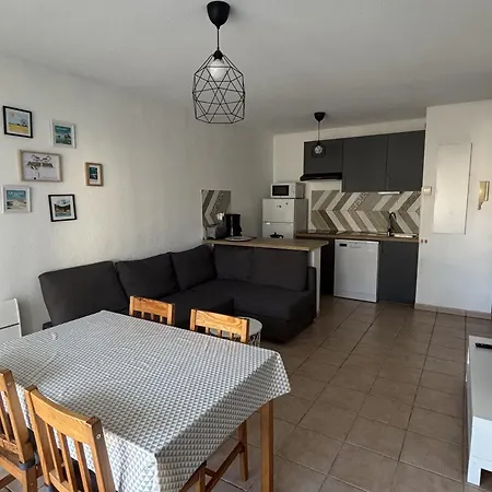T2 Avec Piscine A Bourg, Proche Plages Du Et Ocean, 4 Pers, Centre-ville - Fr-1-319-454