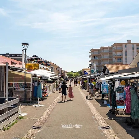Apartmán T2 Avec Piscine A Bourg, Proche Plages Du Et Ocean, 4 Pers, Centre-ville - Fr-1-319-454